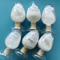 ¿De qué lado están los metales alcalinos en la tabla periódica?